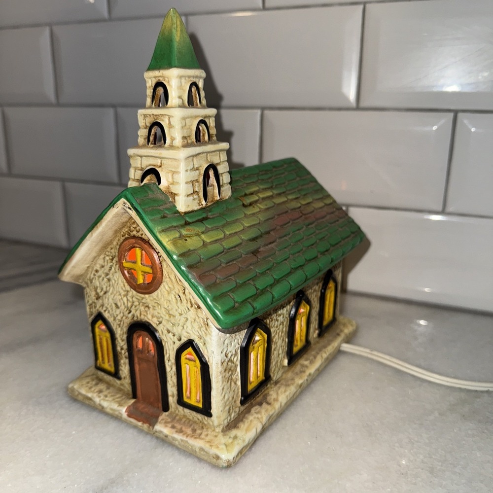 Vintage‎ 1985 Enesco Christmas Village Church 8" Tall Green/Yellow